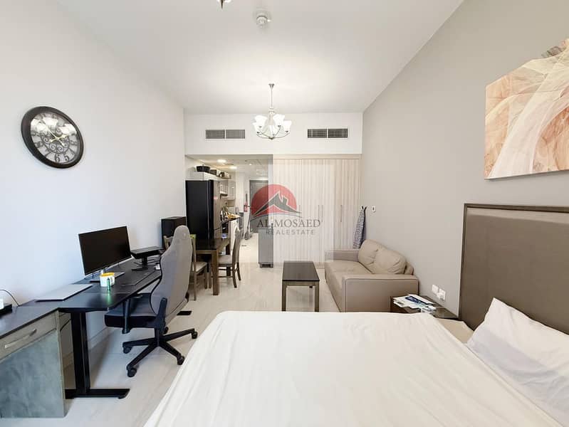 Furnished studio with pool and water views, photo 3