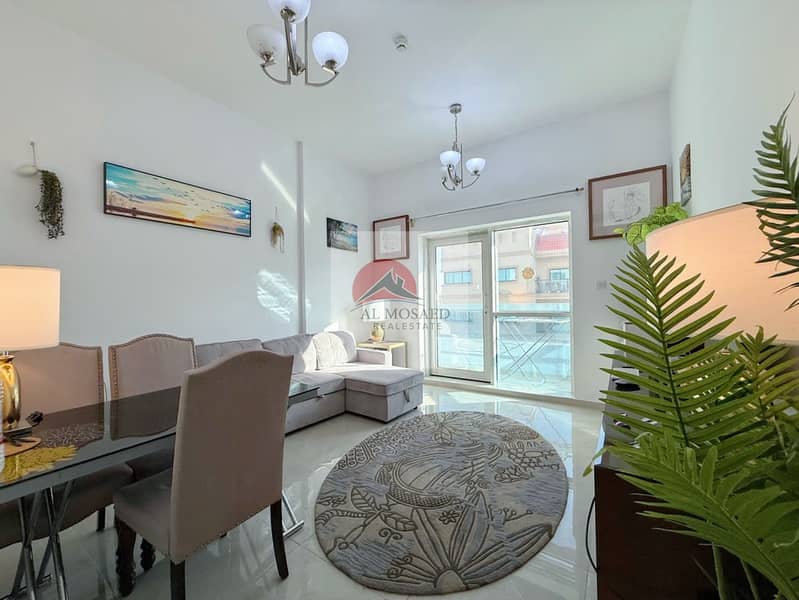 One bedroom with a balcony at Axis 6, photo 1